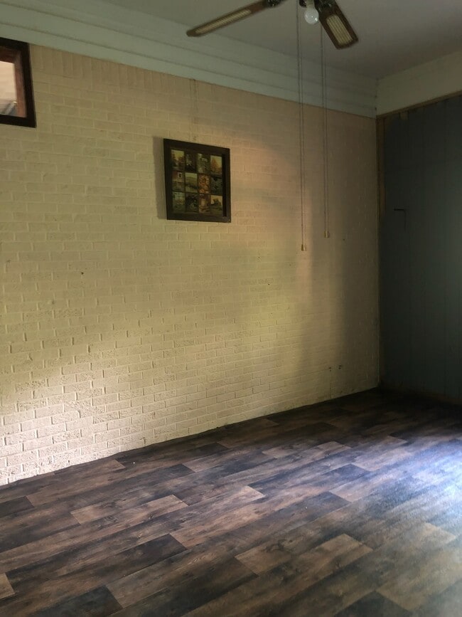 Building Photo - 1541 MS-9