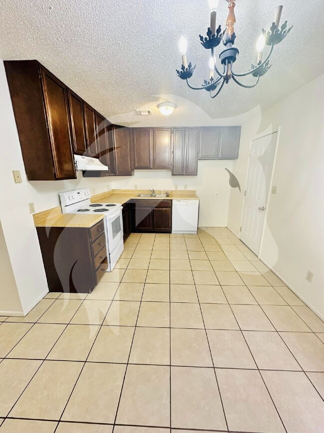 Building Photo - "Charming 3-Bed Home with Attached Garage ...