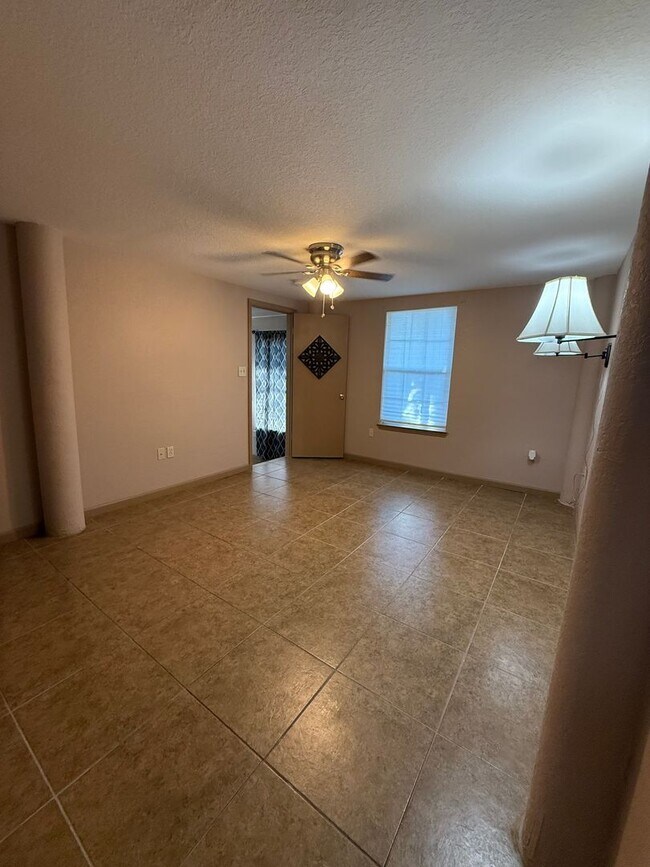 Building Photo - NEW ON MARKET (PRICE DROP!)