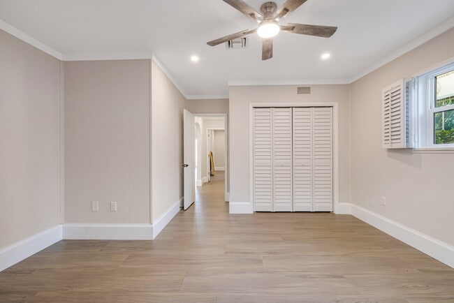 Building Photo - 2309 Desota Dr
