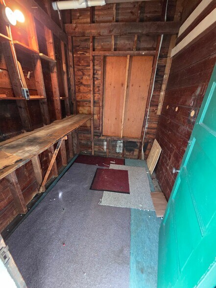 Building Photo - 152 Maple St