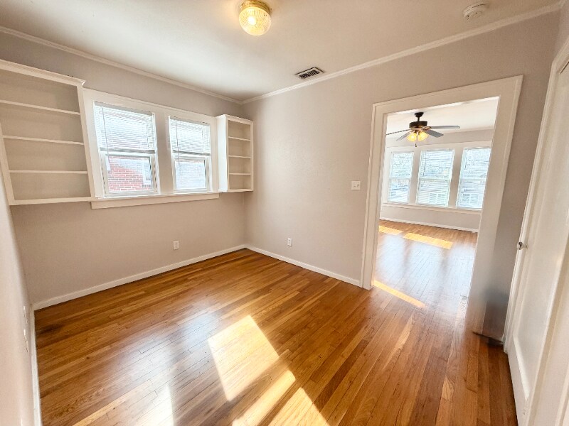 Building Photo - 520 S Fannin Ave