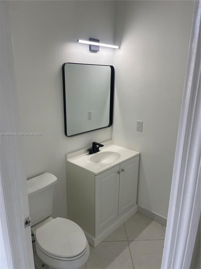 Building Photo - 703 NE 195th St