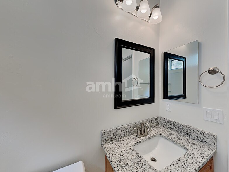 Building Photo - 12924 N Carlsbad Pl