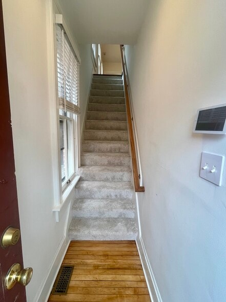 Building Photo - 676 Mohawk St,