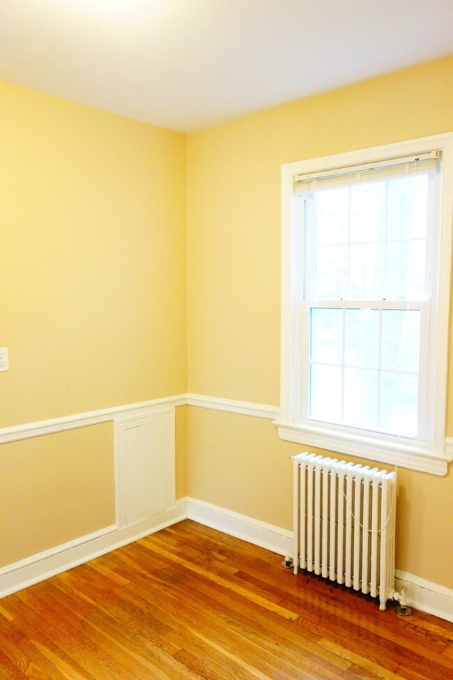 Building Photo - 8409 Greenwood Ave