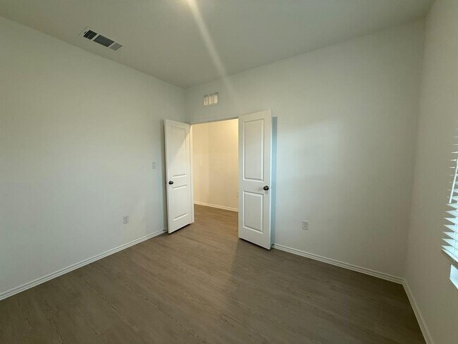 Building Photo - 203 Herald Dr