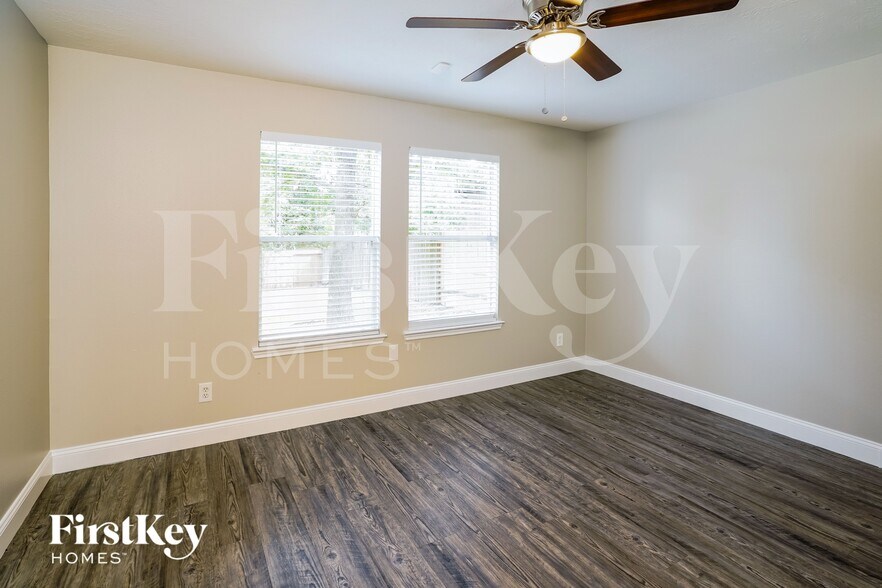 Building Photo - 28618 Hidden Cove Dr