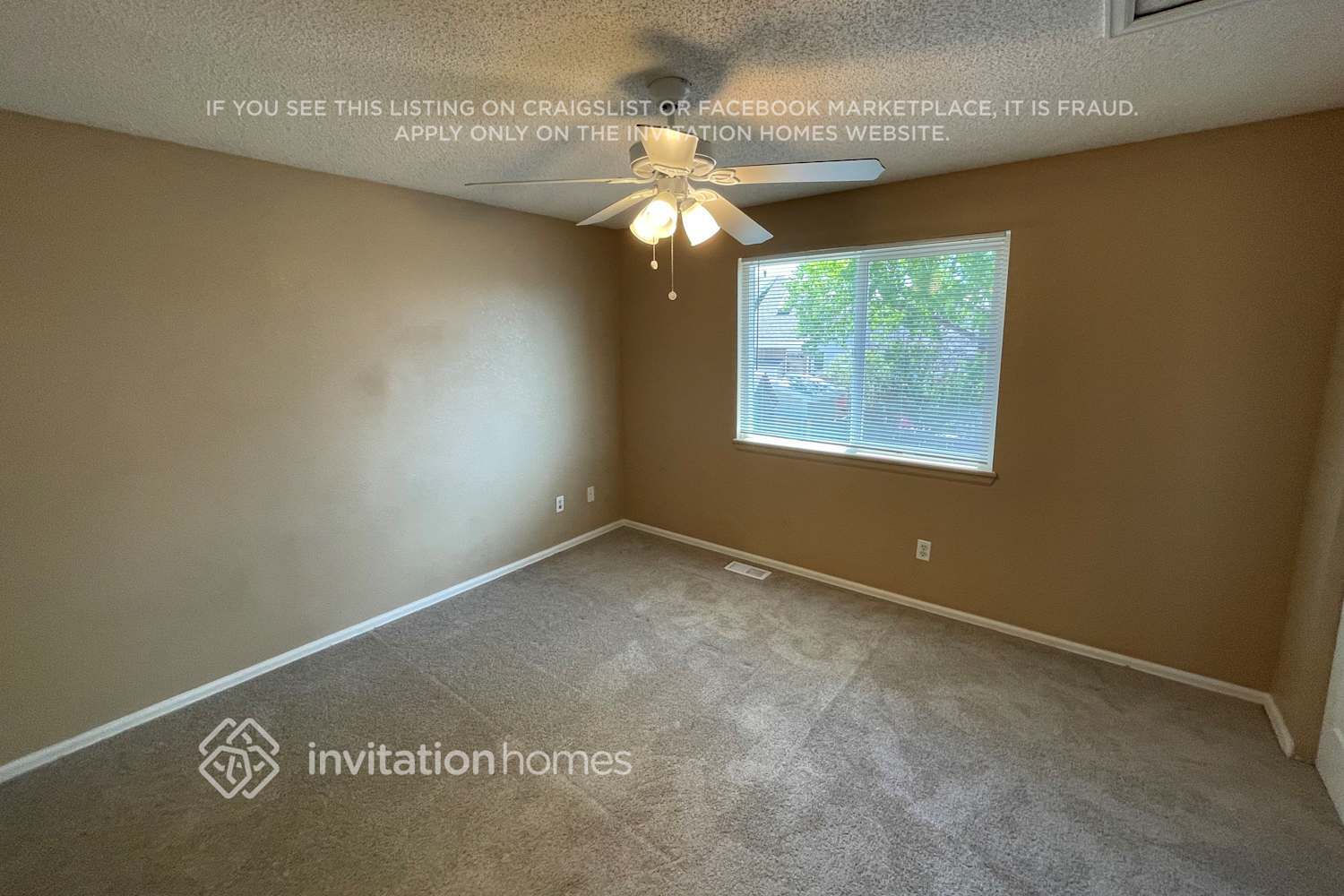 Building Photo - 14922 E 50th Dr