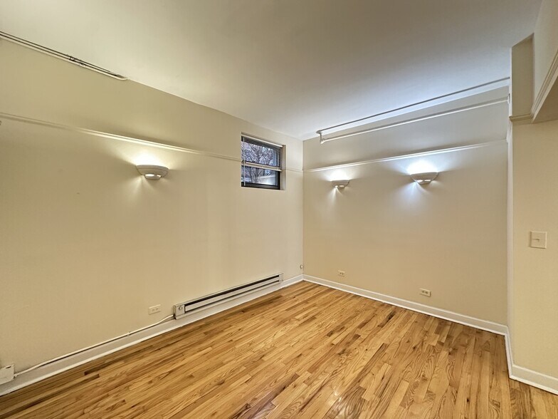 Building Photo - 3509 N Sheffield Ave