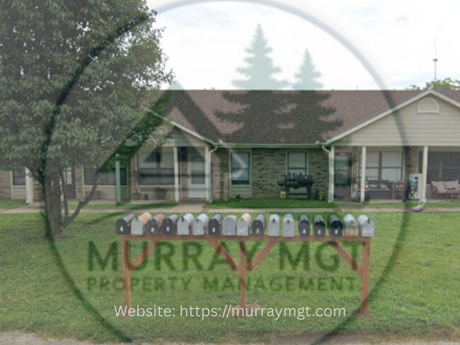 Building Photo - Ground Level 2 Bedroom Apartment w/ Washer/Dryer Connections