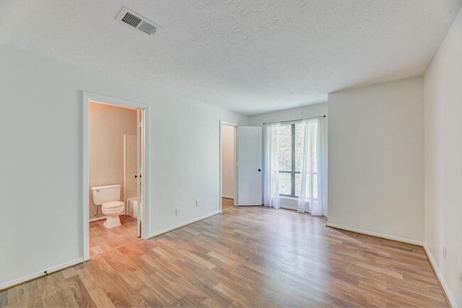 Building Photo - 529 Warm Springs Cir