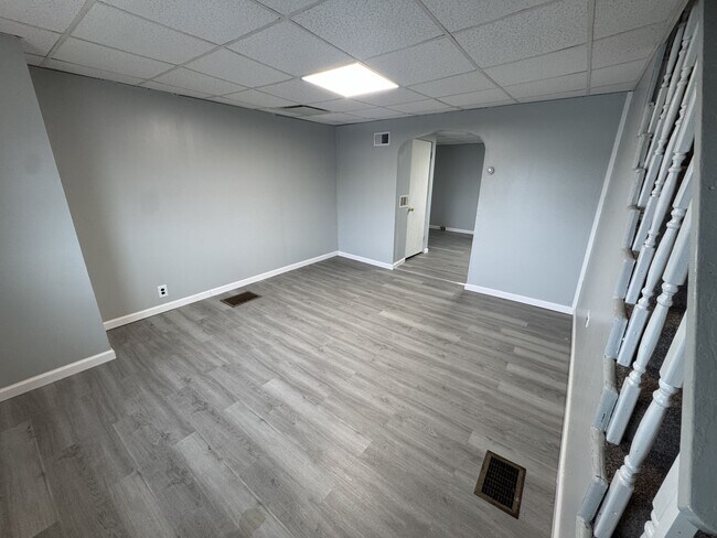 Building Photo - 150 Hickory St