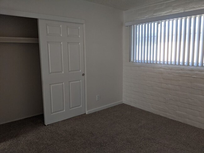 Building Photo - 4547 E Bellevue St