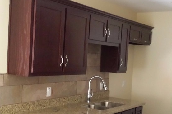 Kitchen - 212 Schunior W St