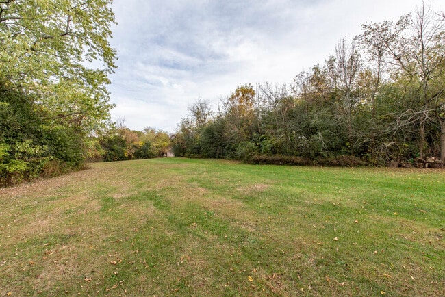 Building Photo - 10605 39th Ave