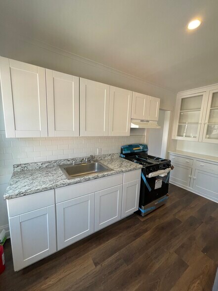 Building Photo - 510 Montauk Hwy