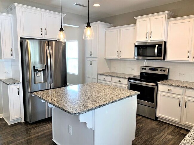 Building Photo - Newer Home in Reedy Fork, SS Appliance, Gr...