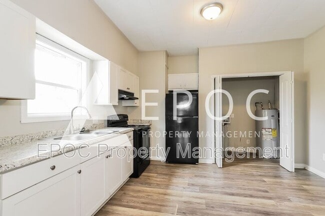 Building Photo - 402 S Flanner St