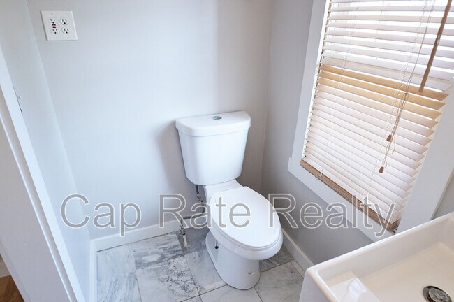 Building Photo - 216 Cherrington Rd