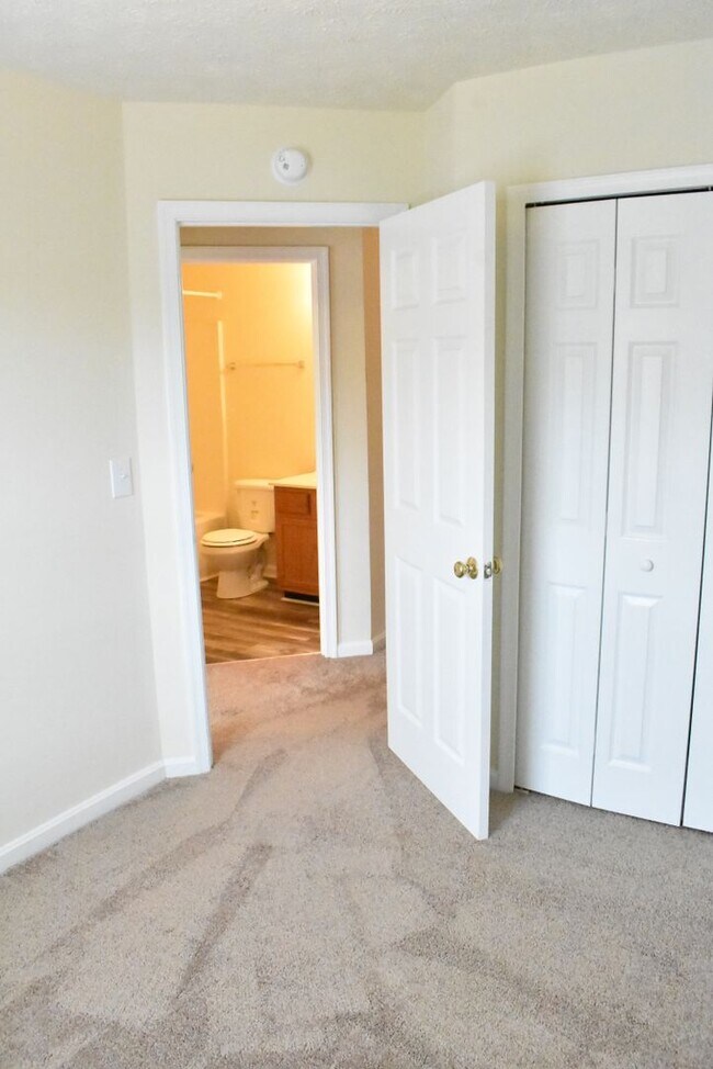 Building Photo - Coventry Creek Townhome