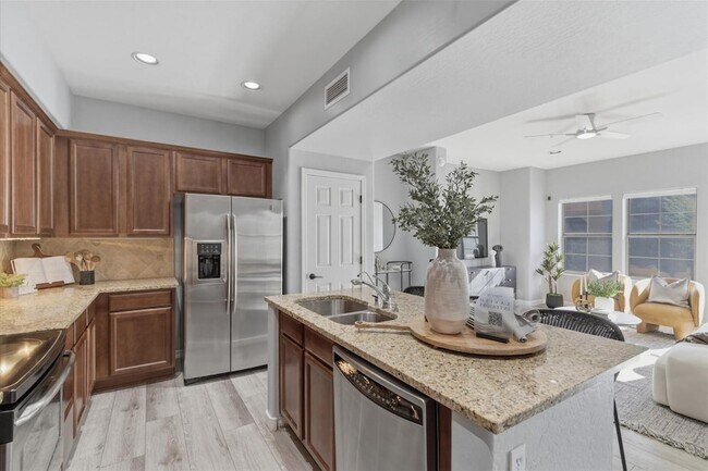 Building Photo - 3935 E Rough Rider Rd