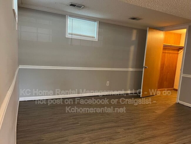Building Photo - 6708 W 71st Terrace