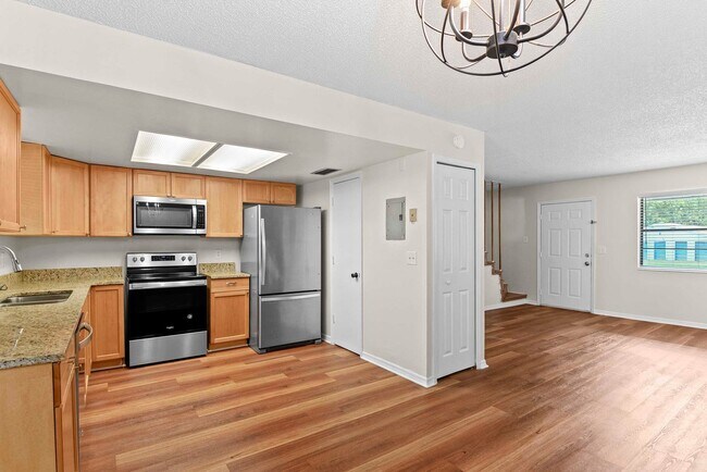 Building Photo - Fully remodeled 2 bedroom in Kissimmee available now!