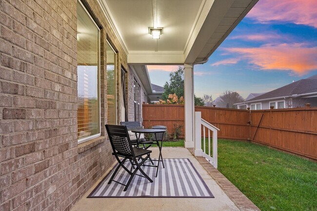 Building Photo - 250 Tanglewood Ln