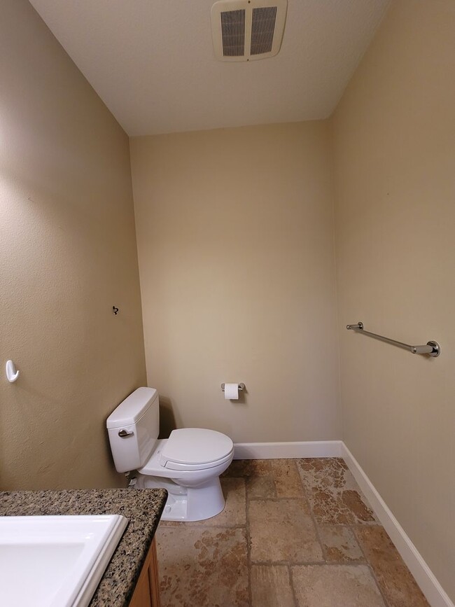 Building Photo - Contemporary Condo in Johns Landing
