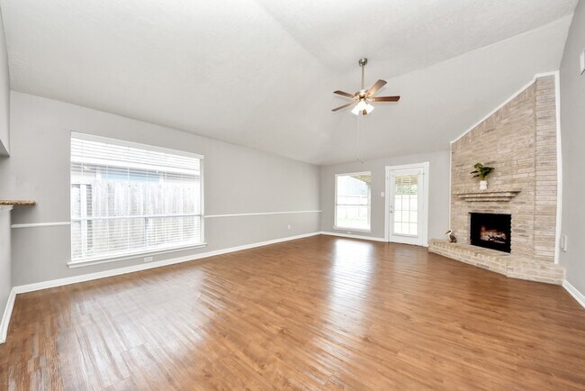 Building Photo - 15739 Oak Mountain Dr