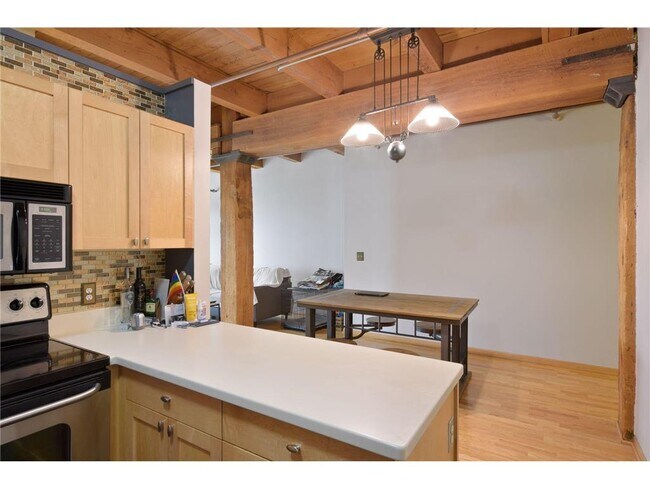 Building Photo - 400 N 1st St