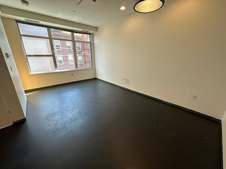 Building Photo - 117 E Berkeley St