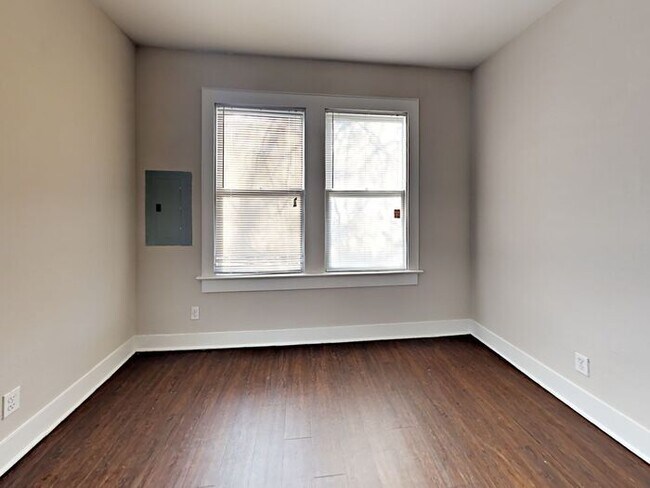 Building Photo - No Application Fees* $1000 off 1st months ...