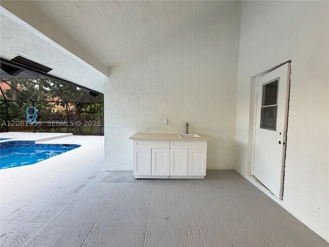 Building Photo - 2029 Greenview Cove Dr