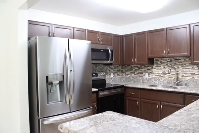 Building Photo - Beautiful 3 Bedroom 2.5 Bath house in Gate...
