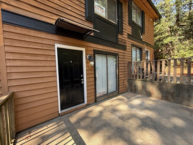 Building Photo - 6473 Klinect Ct