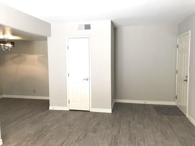 Building Photo - 5160 Indian River Dr