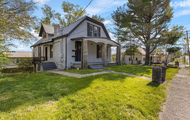Building Photo - 306 E High St
