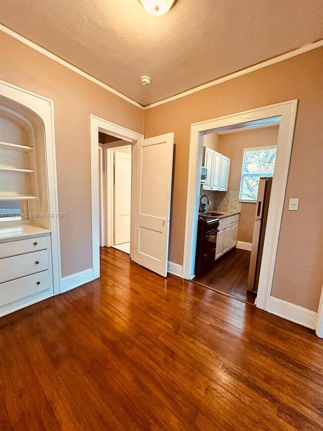 Building Photo - 344 Mendoza Ave