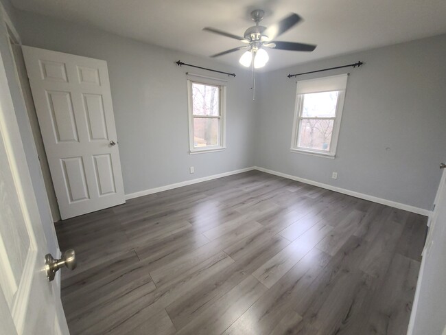 Master bedroom with 1/2 bath & ceiling fan - 2015 Arlene Dr