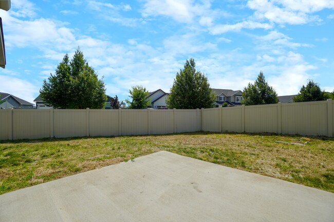 Building Photo - 5965 S Nordean Ave