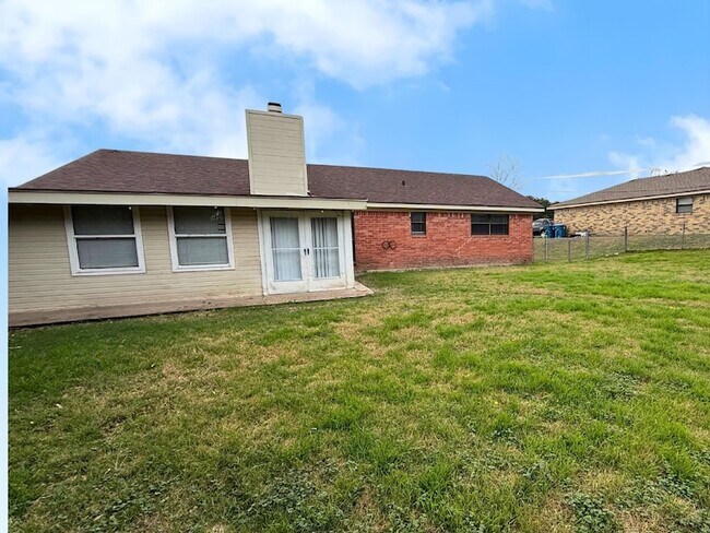 Building Photo - 614 Circle Creek Dr