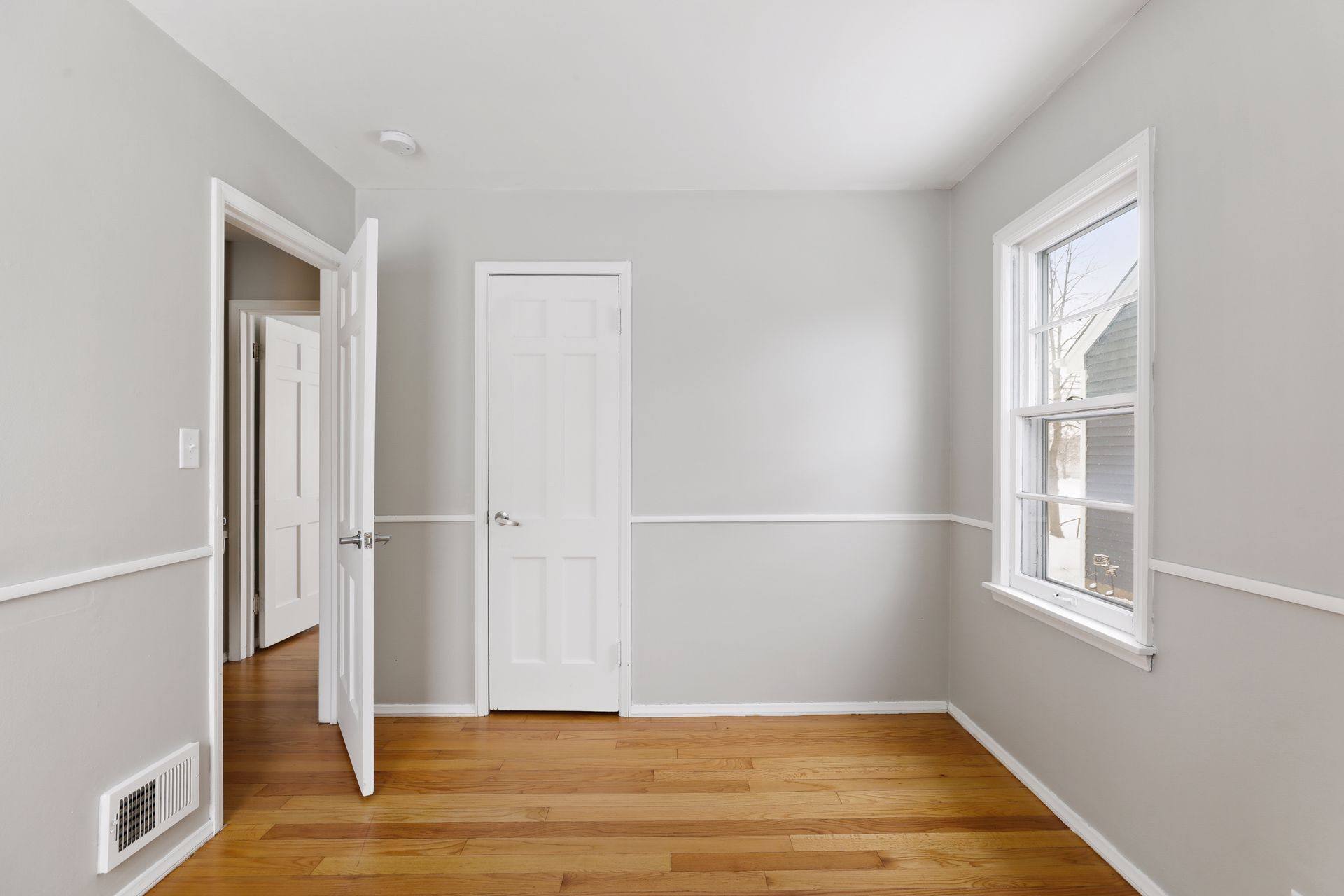 Main level bedroom 1 - 1395 Taylor Ave W