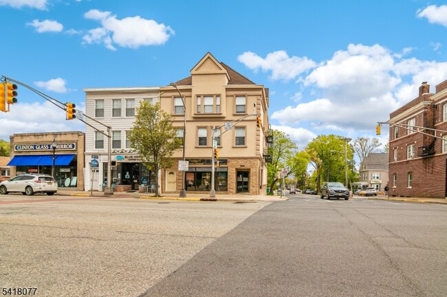 Building Photo - 660 Bloomfield Ave