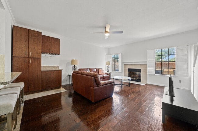 Primary Photo - 9850 Pagewood Ln
