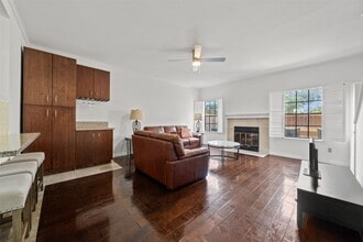 Building Photo - 9850 Pagewood Ln