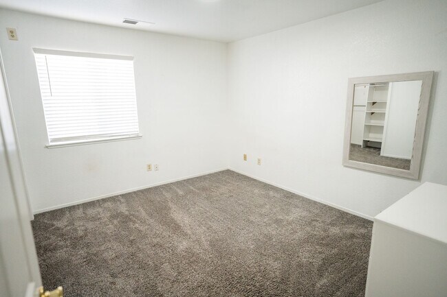 Building Photo - 1185 Partridge Dr
