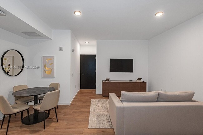 Building Photo - 398 NE 5th St