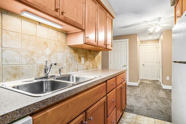 Building Photo - Almont Terrace - 730